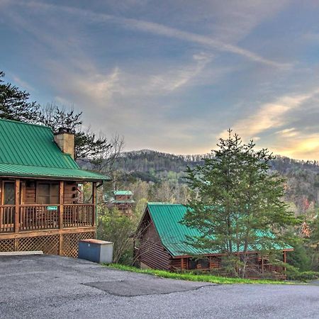 Pigeon Forge Cabin With Hot Tub And Mountain Views! エクステリア 写真