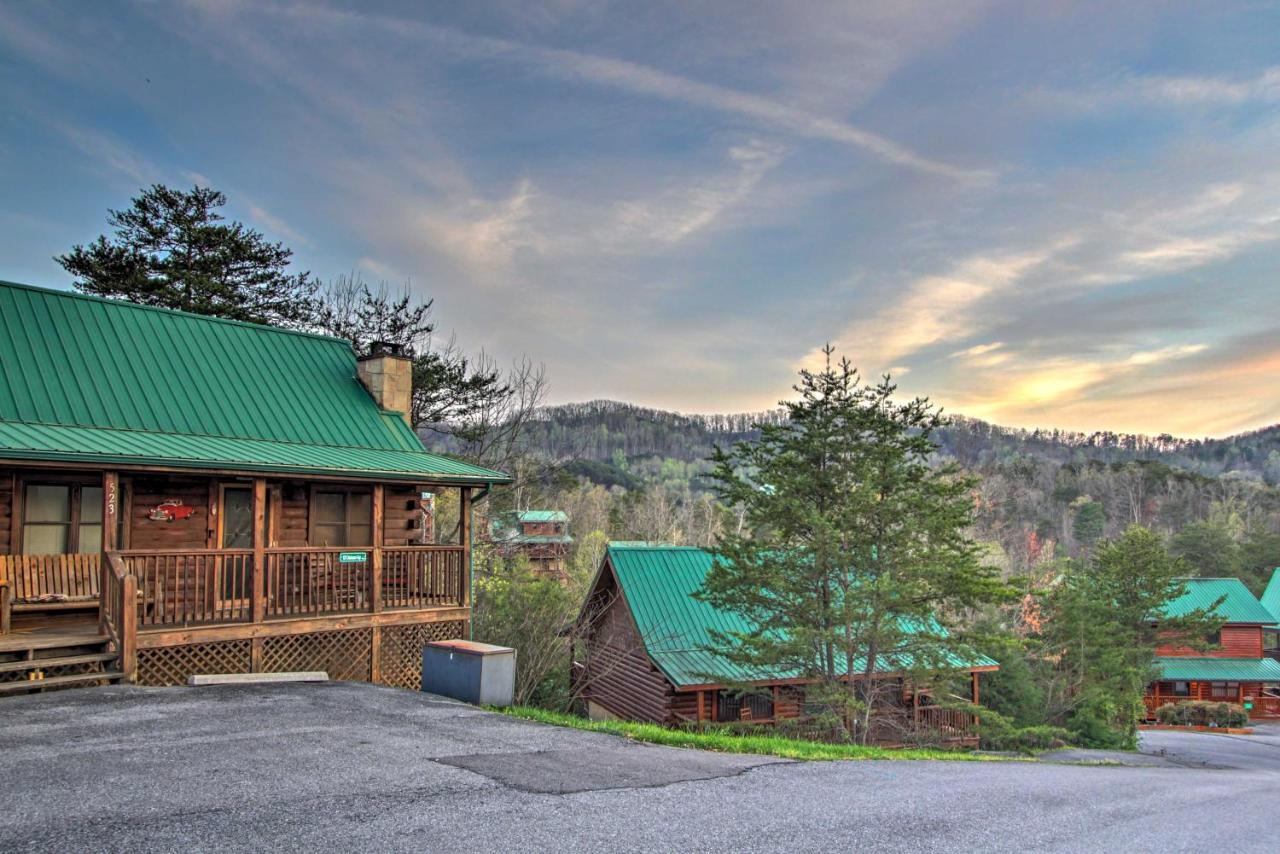 Pigeon Forge Cabin With Hot Tub And Mountain Views! エクステリア 写真